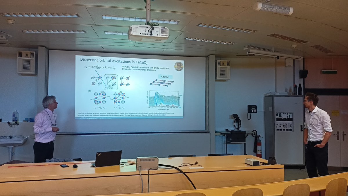 Yesterday, we had the pleasure of hosting Prof. Giacomo Ghiringhelli @polimi as a speaker at the Seminar of Condensed Matter Physics in @UZHPhysics 🗣️ 
It was a great lesson about the RIXS technique, its development and application in the field of cuprate #superconductor s