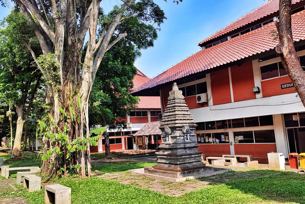 rpbowo's tweet image. Taman Arkeologi - Fakultas Ilmu Budaya UI, Departemen Arkeologi. Ada replika Candi Jawi (candi aslinya dibangun abad ke-13 di Pasuruan - Jawa Timur). Ada juga beberapa replika arca, yaitu patung yang dibuat untuk tujuan keagamaan.

#Arkeologi #Depok #UIDepok