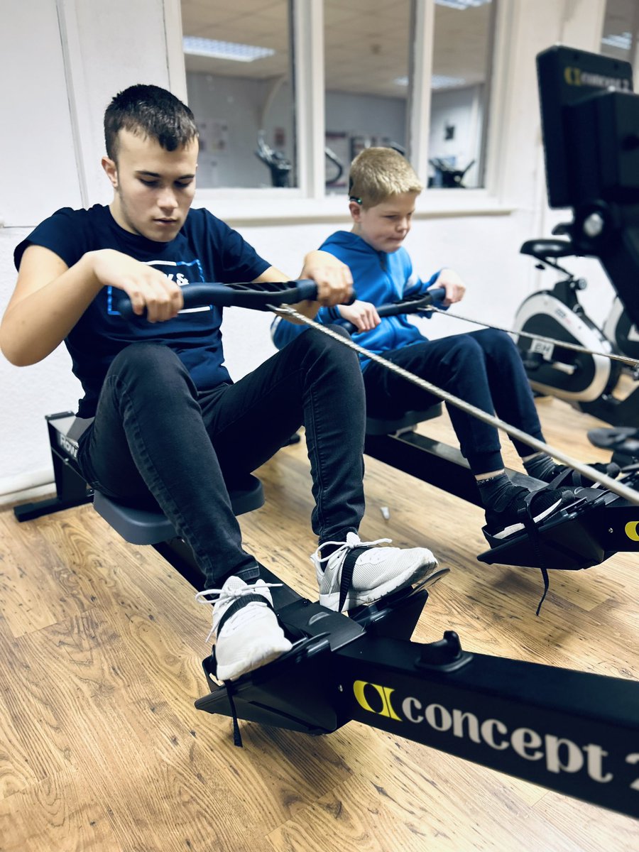 Some of the residential students getting to grips with our new Concept2 rowers <a href="/concept2/">Concept2</a> | @alicep19751 <a href="/MrGreenStVin/">Mr Green</a>