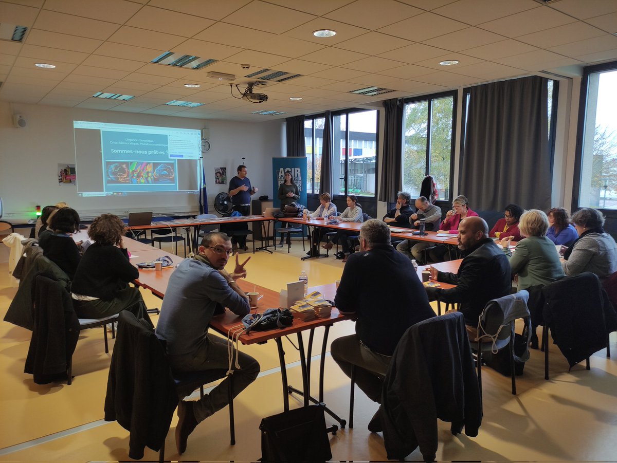 UNSA_EducLim's tweet photo. Beaucoup de collègues de tous les corps de métier présents et motivés pour notre rendez-vous annuel UNSA ÉDUCATION. Quel plaisir de se retrouver...ou de se rencontrer !

Merci au lycée Renoir de Limoges et à ses personnels pour l'accueil au top ;)

#rdva #unsaeduc https://t.co/fR6WUstNKR
