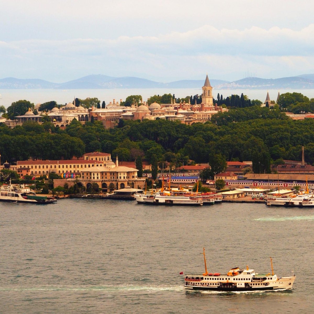 TravelTana's tweet photo. Exploring the Timeless Charms of Istanbul! 🌆

Istanbul, where the past and present coexist seamlessly, promises a journey through time and culture. Each corner tells a story, and every landmark is a testament to the city's rich and diverse heritage. 🇹🇷✨

#Istanbul #City https://t.co/pDT8T63wDP