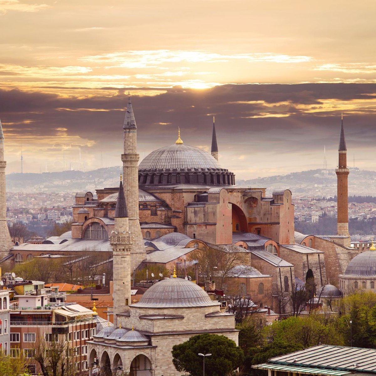 TravelTana's tweet photo. Exploring the Timeless Charms of Istanbul! 🌆

Istanbul, where the past and present coexist seamlessly, promises a journey through time and culture. Each corner tells a story, and every landmark is a testament to the city's rich and diverse heritage. 🇹🇷✨

#Istanbul #City https://t.co/pDT8T63wDP