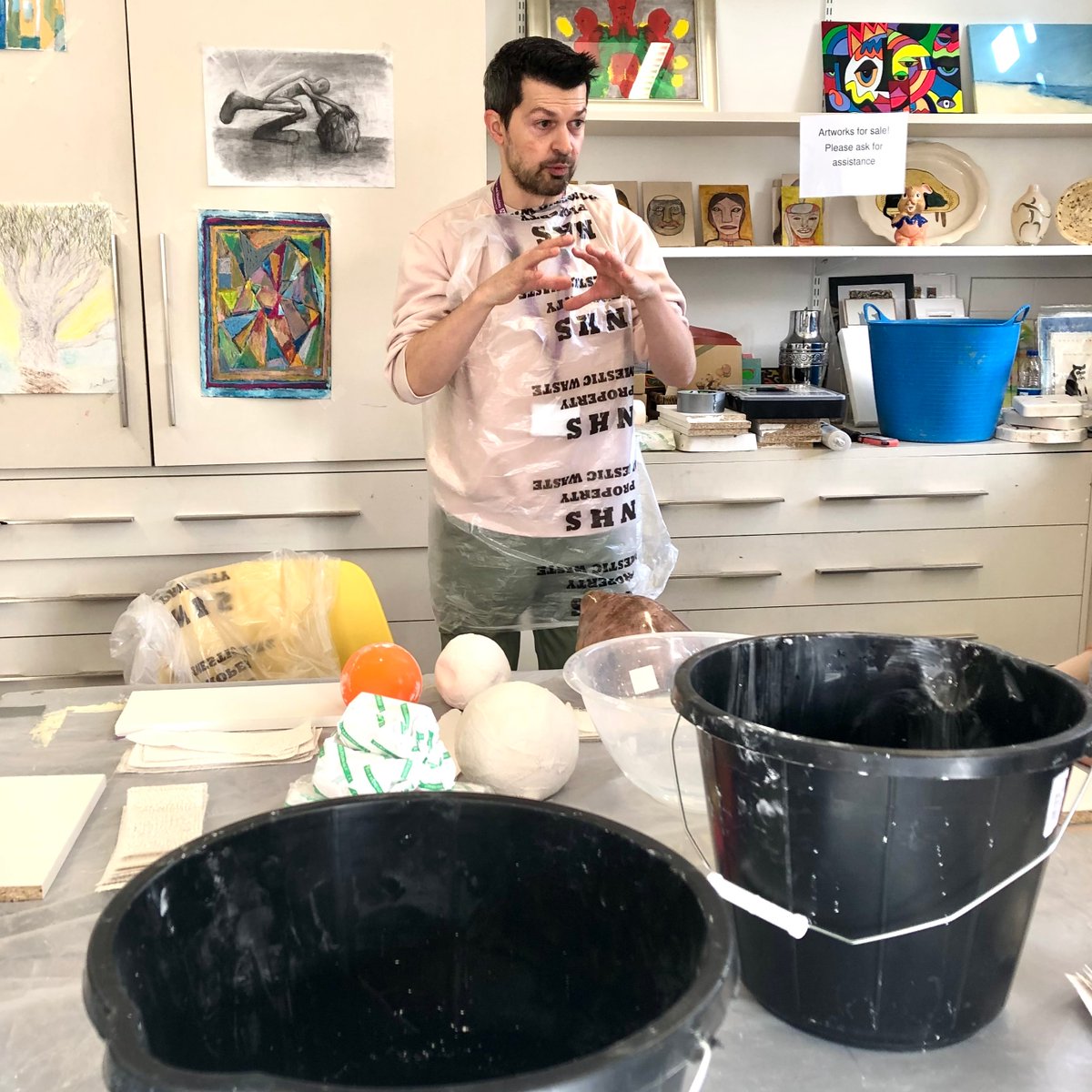Bethlem_Gallery's tweet photo. As #TouchingTheSurface comes to a close, a quick #ThrowbackThursday post of artist Keith Clapson's workshop. Participants experimented by moulding round balloons to create the voluminous shapes seen in Keith's own work. #clay #ceramics #lastchance @maudsleycharity @maudsleyNHS https://t.co/ny48fofOdV