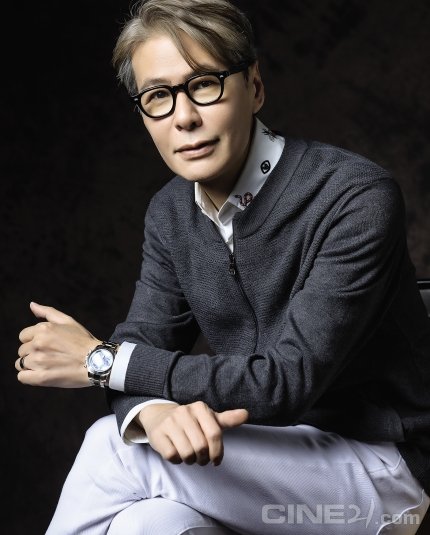shybrachiolee's tweet photo. yoonsang mentioned anton in his interview about his participated in composing

yoonsang said that while working on this music, he didn't know that anton would be a singer. because he was still a trainee, at that time he left early in the morning and came back late at night. -c- https://t.co/12vyFYWtUG