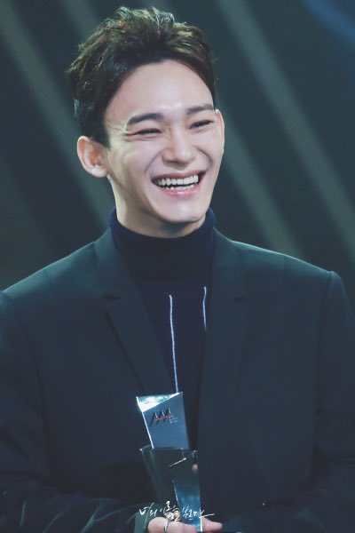 aeribase's tweet photo. The duality of KIM JONGDAE a.k.a CHEN https://t.co/wLgAJ4iXtM