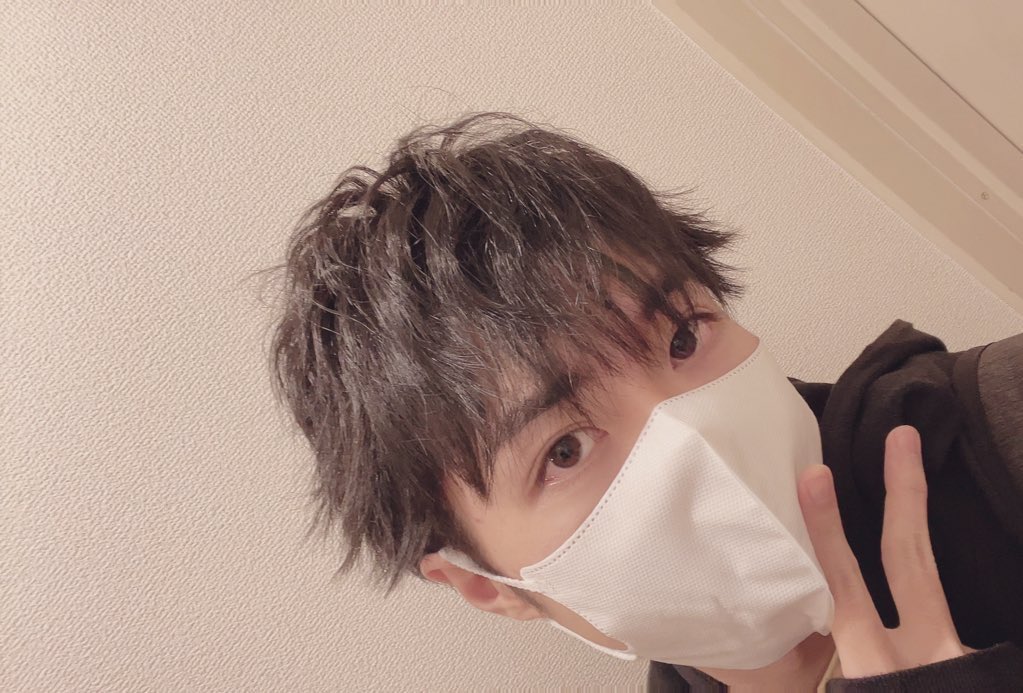 shibuyaryohei's tweet image. 30日に向けて
ギターをセットアップ
弦も張り替え( *˙ω˙*)و ｸﾞｯ!
テンション上がってきたァァァ！！！
#謎解き
#脱出ゲーム
#TOCP
#RYONPEI脱出