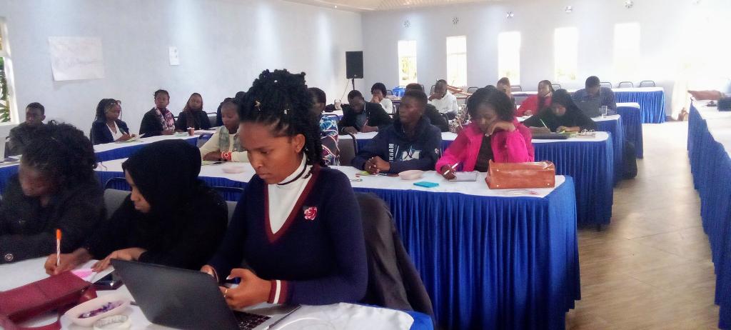 Ever98792380091's tweet photo. Attending Youth climate policy and Agriculture Workshop in Kajiado county organized by Arid Lands Information Network, Alin @Alineafrica  .The training has brought together more than 50 youth from different climate organizations.
#YouthAgriclimatePolicy @trendsnow https://t.co/s9JK9HgNH4