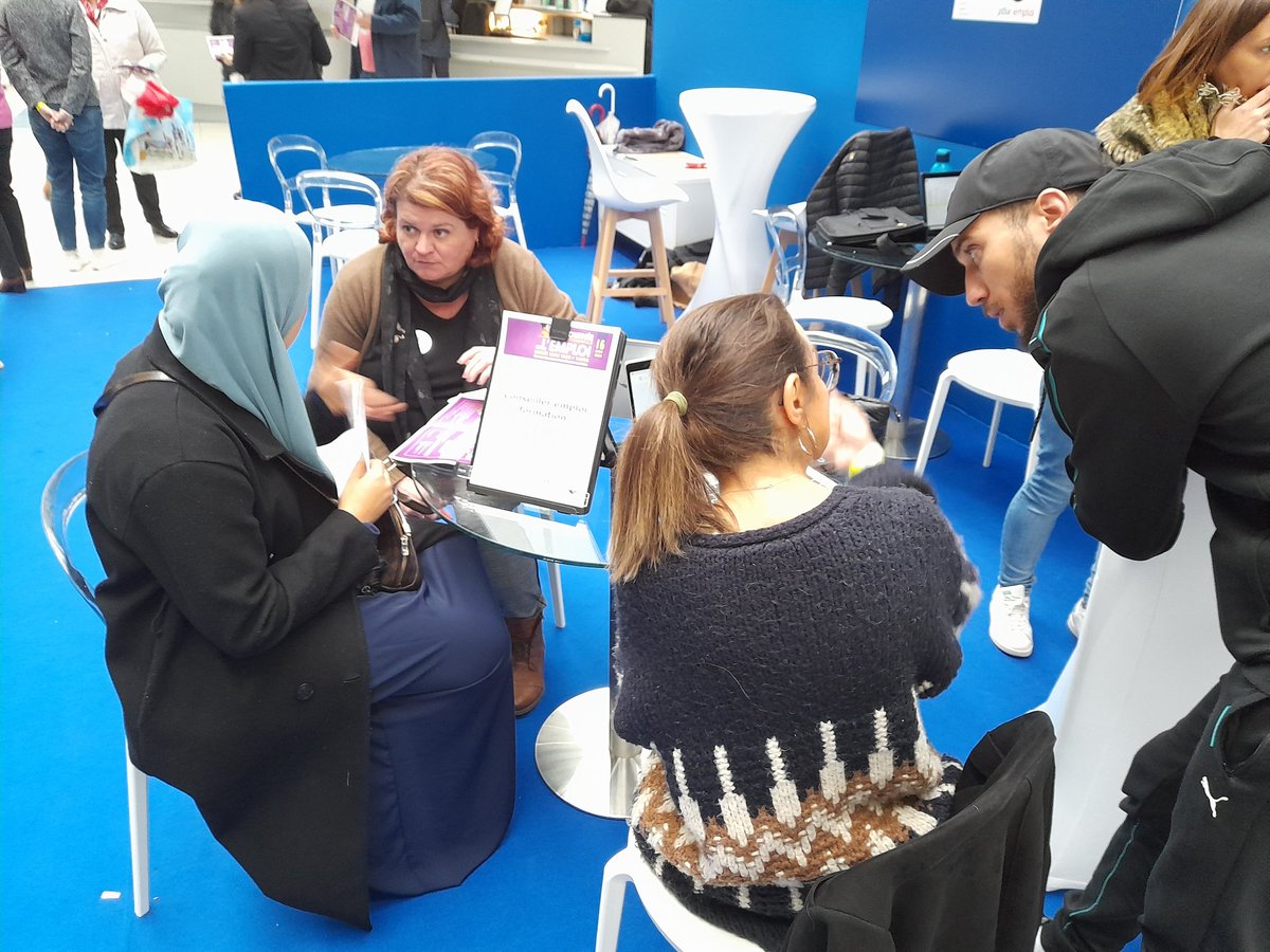 FTravail_13's tweet photo. #AvecPôleEmploi en partenariat avec @departement13, la journée départementale de l'emploi c'est parti ! Au programme : recrutements avec + de 100 entreprises, ateliers CV, conseils #emploi et #formation, découverte des métiers avec des casques de réalité virtuelle #TousMobilisés https://t.co/YHfMC6MavV