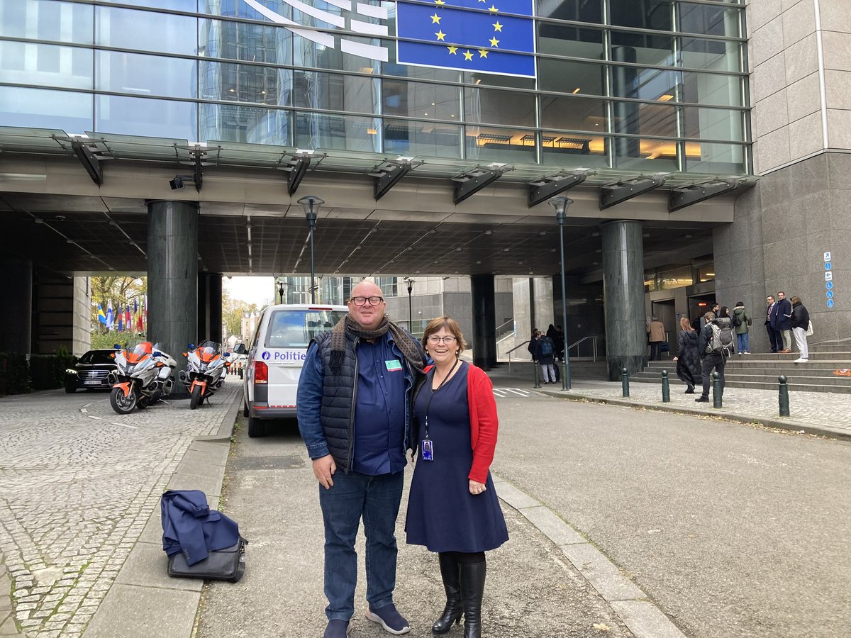 LajLasse's tweet photo. Tak til @MarianneVind fra @Spolitik i Europa-Parlamentet for godt møde om arbejdsmiljø, skæve ansættelsesformer og arbejdstager rettigheder i EU. Glæder mig til at samarbejde yderligere når EU sætter fokus på psykisk arbejdsmiljø #dkpol https://t.co/9BLkqVL1Gm