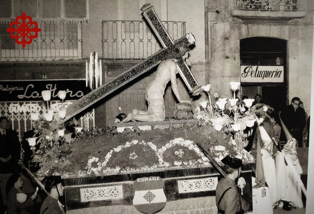 🔴 Nuestro Sagrado Titular Nuestro Padre Jesús de la Caída ya se encuentra en su efímero altar en el presbiterio de nuestra parroquia para la celebración de los cultos en su honor de este fin de semana en la Iglesia de Santa María Magdalena.

📷 Archivo Cofradía
#LaMagdalena