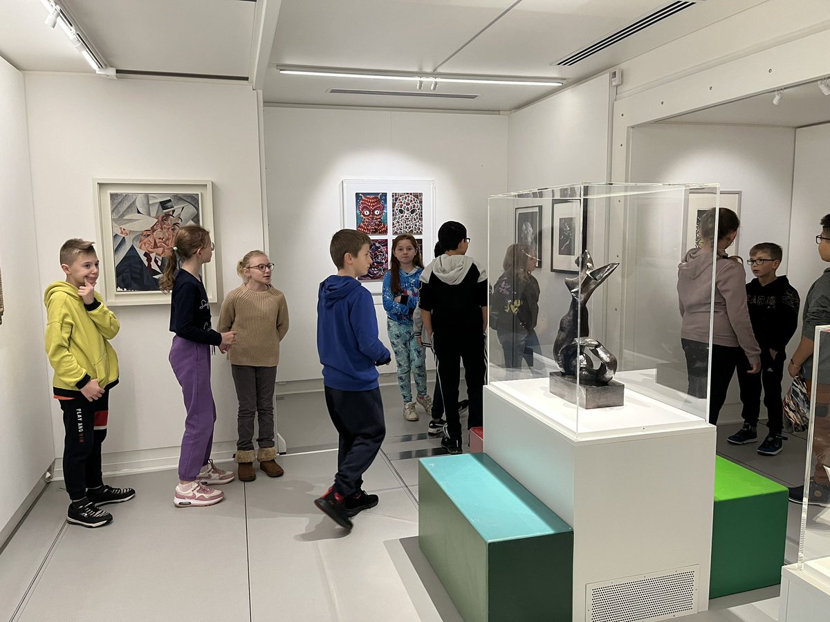 Classe_Agosti's tweet photo. Quand le musée vient à nous : découverte du MuMo @MuseeMobile https://t.co/kz9CUkrAXu