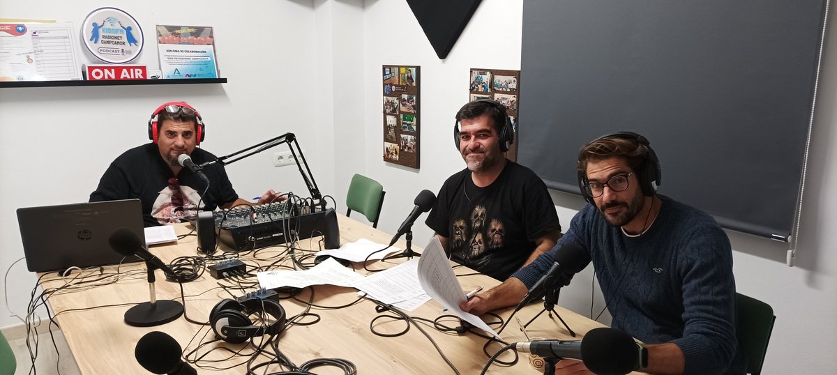 Burgos_Mora's tweet photo. Fantástica sesión de formación en el @CampoamorAlh sobre #RadioEscolar y #Podcast, organizado por el @cepmalaga y con asesoría de @icarmona5. Segunda edición de este curso, con un magnífico equipo de docentes.
@raqueldelengua @RedBECREA @EducaAnd https://t.co/wlogF4BWft