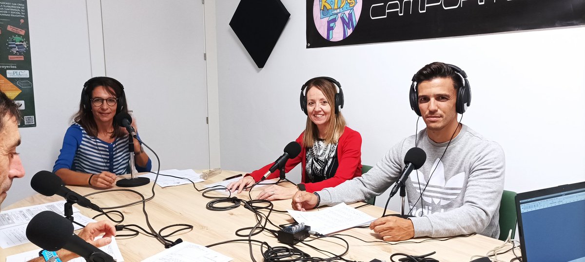 Burgos_Mora's tweet photo. Fantástica sesión de formación en el @CampoamorAlh sobre #RadioEscolar y #Podcast, organizado por el @cepmalaga y con asesoría de @icarmona5. Segunda edición de este curso, con un magnífico equipo de docentes.
@raqueldelengua @RedBECREA @EducaAnd https://t.co/wlogF4BWft