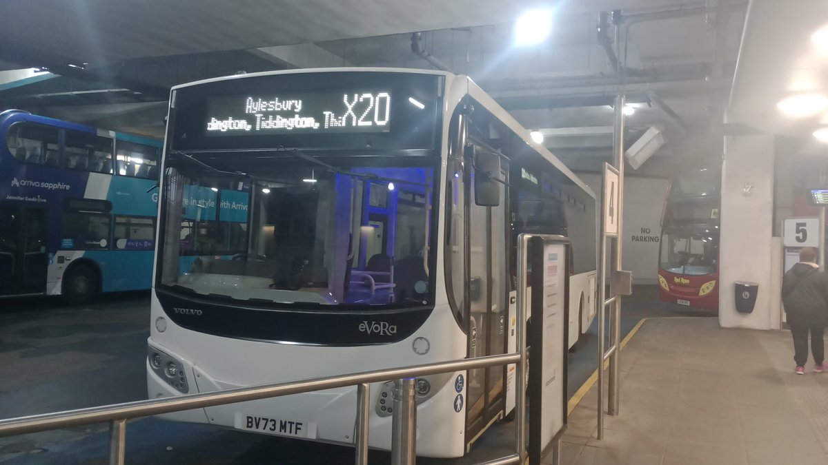 LeeCallaway5's tweet photo. Redline buses Volvo B8RLE MCV Evora BV73 MTF seen in Aylesbury this morning on its first day in service on the X20 https://t.co/kAWJq6M6oh