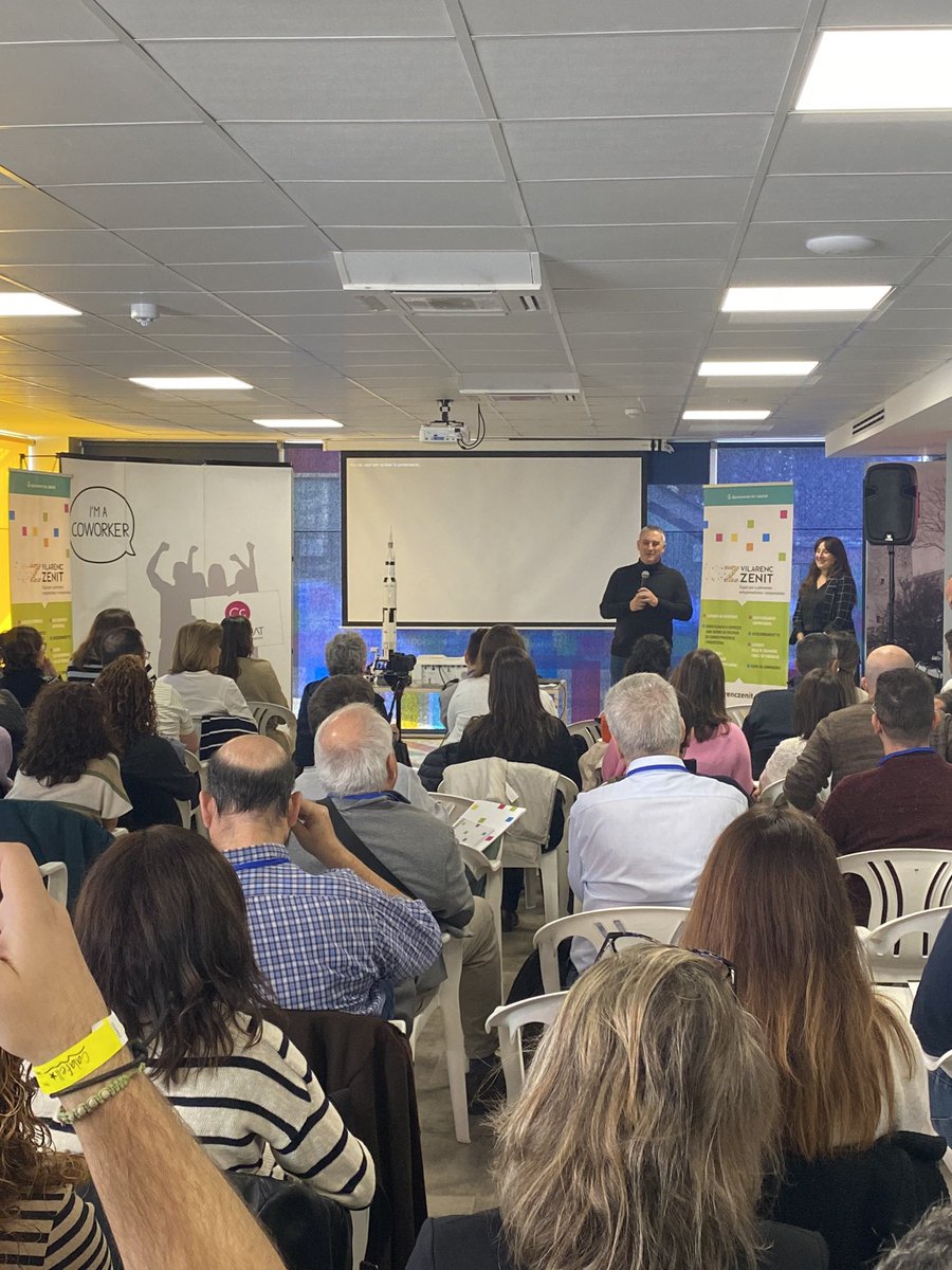 El Sr. Ramon Ferré i Solé, Alcalde de Calafell ens dóna la benvinguda a Calafell i al #CoworkingDay23