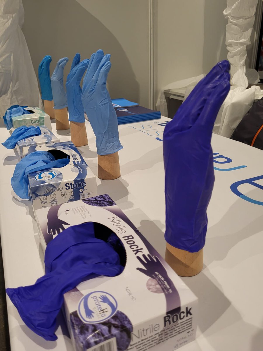 RamosSts_'s tweet image. ¿Qué puedes ver en nuestro stand de @SECAL_T?

✨ Entre otras soluciones de #protección, nuestros guantes de nitrilo @proteHo_ gloves 🧤

🫵🏼 Elige el que se adapte mejor a tus necesidades

😊 Ven al STAND 11 y descúbrelo por ti mismo🔎

#SECAL2023 #VestuarioDeProtección #EPI #PRL