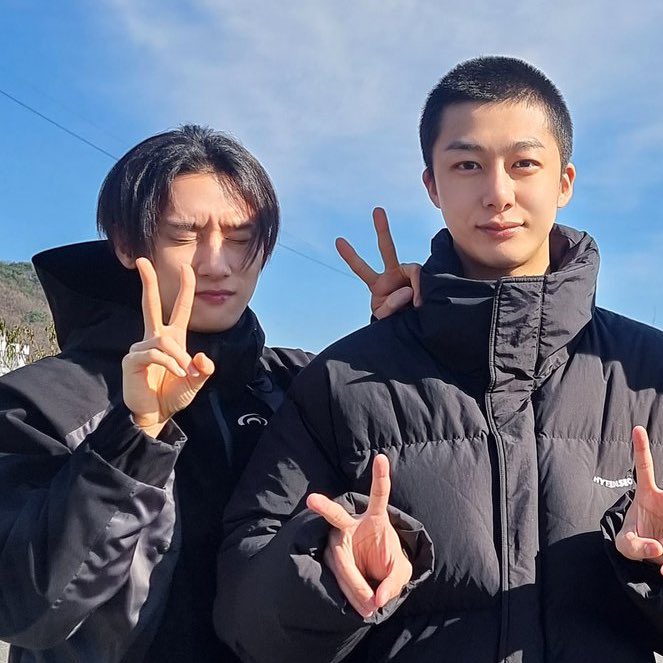 thinkrkyun's tweet photo. my boys :(
#IM #아이엠 #CHANGKYUN #창균 
#MONSTAX #몬스타엑스 #HYUNGWON #형원 https://t.co/fvbTjYUwG3