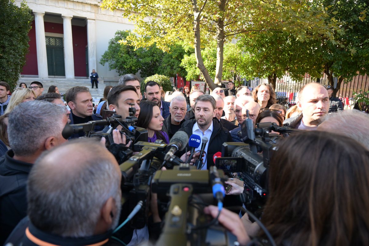 androulakisnick's tweet photo. Η εξέγερση των φοιτητών τον Νοέμβριο του '73 αποτελεί μία από τις πιο ένδοξες στιγμές της νεότερης πολιτικής ιστορίας της πατρίδας μας.

Τιμούμε όσους θυσιάστηκαν, όσους αγωνίστηκαν, όσους είχαν το σθένος να αντιμετωπίσουν τη δικτατορία.

Σήμερα, έχουμε χρέος να αγωνιστούμε για σεβασμό στα ανθρώπινα δικαιώματα. Για μία ποιοτική δημοκρατία. Για λιγότερες ανισότητες. Για περισσότερες ευκαιρίες στις νεότερες γενιές. Για ισχυρή δημόσια υγεία και παιδεία.

Αυτός είναι ο μόνος δρόμος για να οικοδομήσουμε μία δίκαιη, ανθεκτική, ισχυρή κοινωνία για όλες τις Ελληνίδες και όλους τους Έλληνες. #Πολυτεχνείο