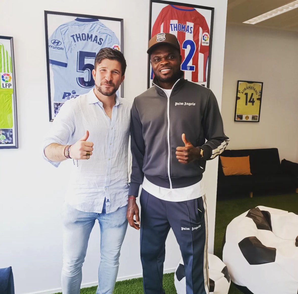 Guess who is in the office today? 
#jjsportfamily #jjsportmanagers #jjsport #thomaspartey