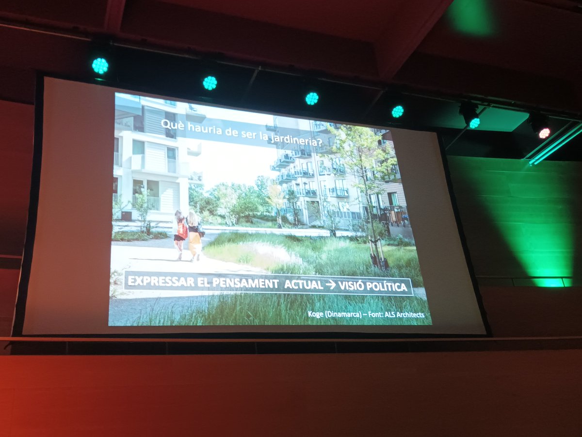 apevcat's tweet photo. Marc Rosdevall Biosca, Ambientòleg i paisatgista. Cap de secció de Paisatge i Biodiversitat de l'@Girona_Cat  presenta "Tenim la clau (de la transformació urbana)" #congresAPEVC #elboscurba #transformaciourbana #canviclimatic https://t.co/rdNVz4lPKy