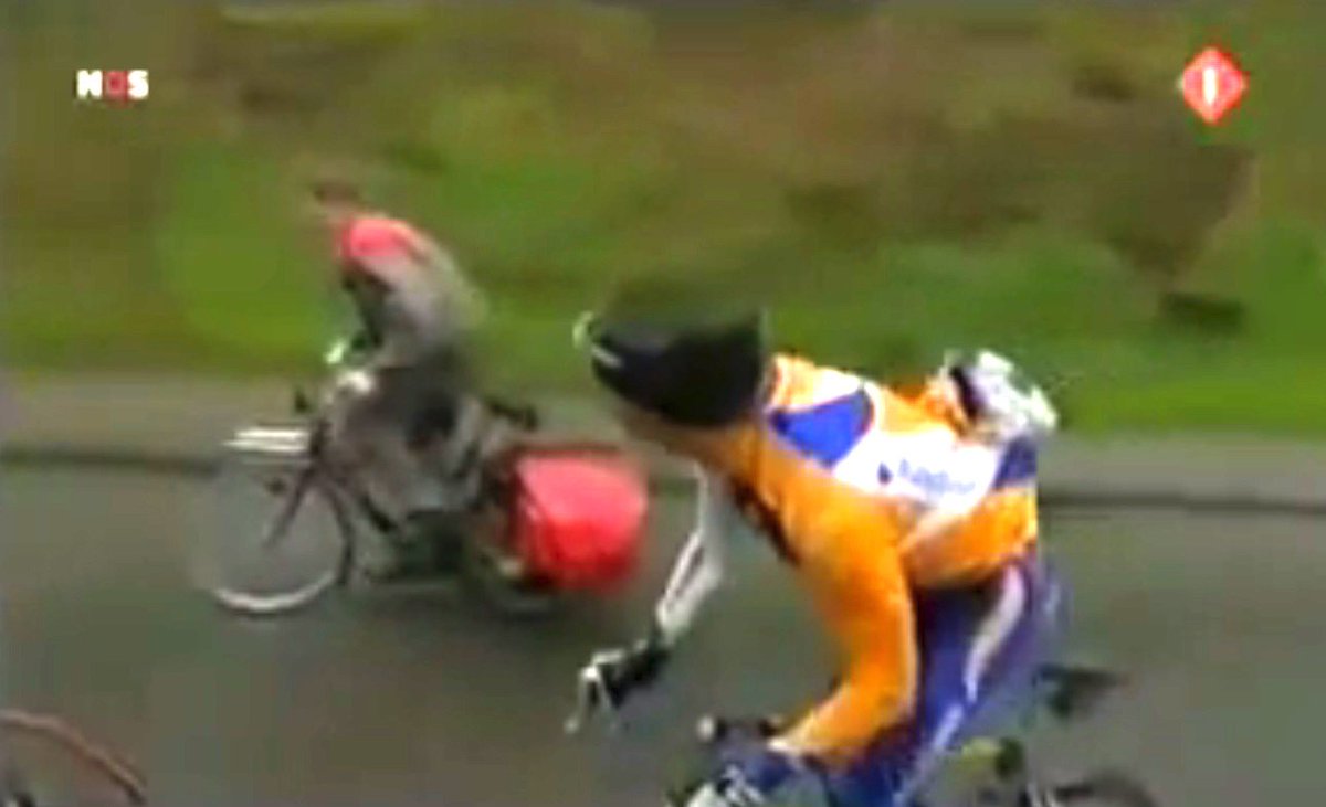 Doet me denken aan deze classic!

Om met de woorden van Smeets te spreken: 'Postkantoren doen ze weg in Nederland, maar laat ze nooit postbodes wegdoen..!'

youtu.be/-G_VtJPGFVw?si…