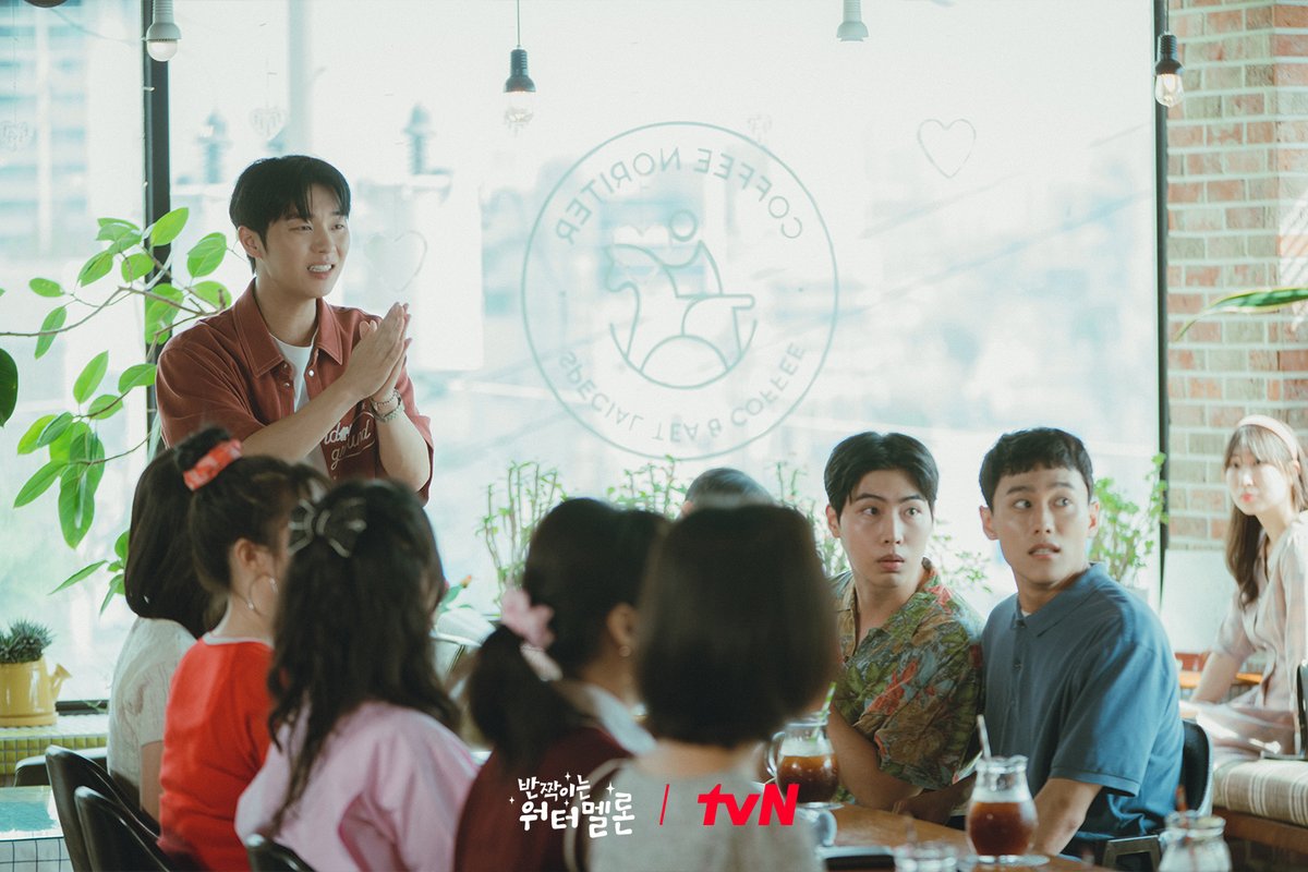 •kdm• 🔥 Twinkling Watermelon unaired scene

Yichan ketauan sama cheongah lagi ikutan blind date wkwk walaupun di mute yichan tetaplah yichan yang super friendly🤣