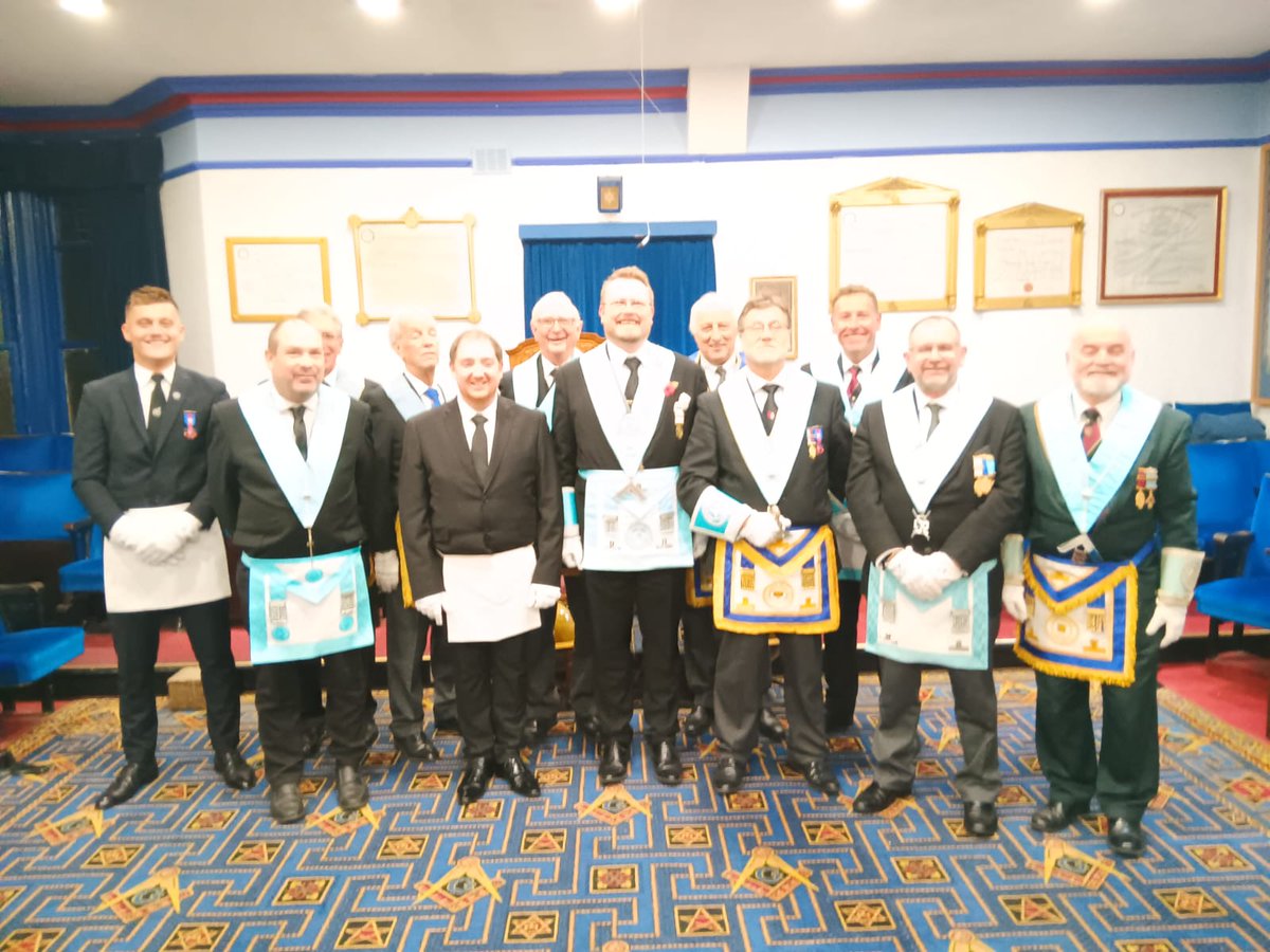 saintoswald910's tweet photo. A few of the Brethren of the Lodge, along with our new Brother, Danny.
#Freemasonry #Pontefract #Yorkshire https://t.co/Bu7MKEmGLT