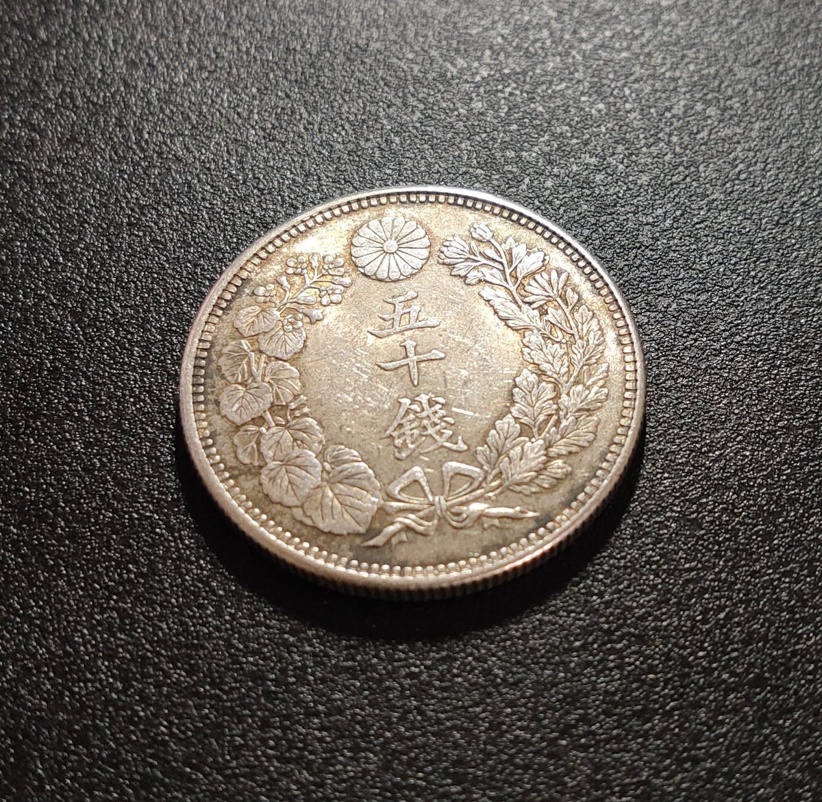 SilverBerserker's tweet photo. 大日本 大正五年 五十銭
渋いっス👍🏻 ̖́-
多分美品~極美品
#silver
#旭日五十銭
#50SEN
#明治のお金 https://t.co/Yj5gu4AeJW