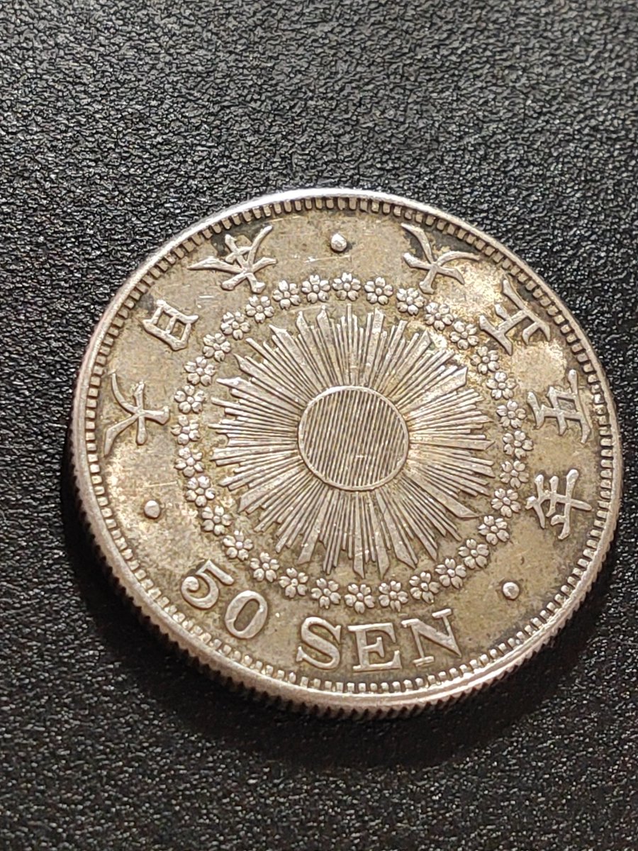SilverBerserker's tweet photo. 大日本 大正五年 五十銭
渋いっス👍🏻 ̖́-
多分美品~極美品
#silver
#旭日五十銭
#50SEN
#明治のお金 https://t.co/Yj5gu4AeJW
