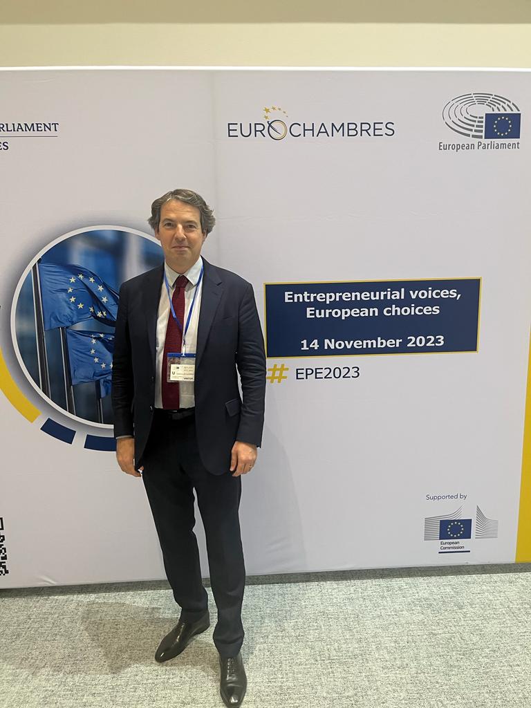 Emmanuel Gagnez, Vice-président du @SyndEclairage a participé au Parlement Européen des Entreprises et notamment à la session sur les questions d’adaptabilité des entreprises face à la crise énergétique. Merci à @Eurochambres et @CCI_France ! #Rénovonsléclairage #EPE2023 #EPE23