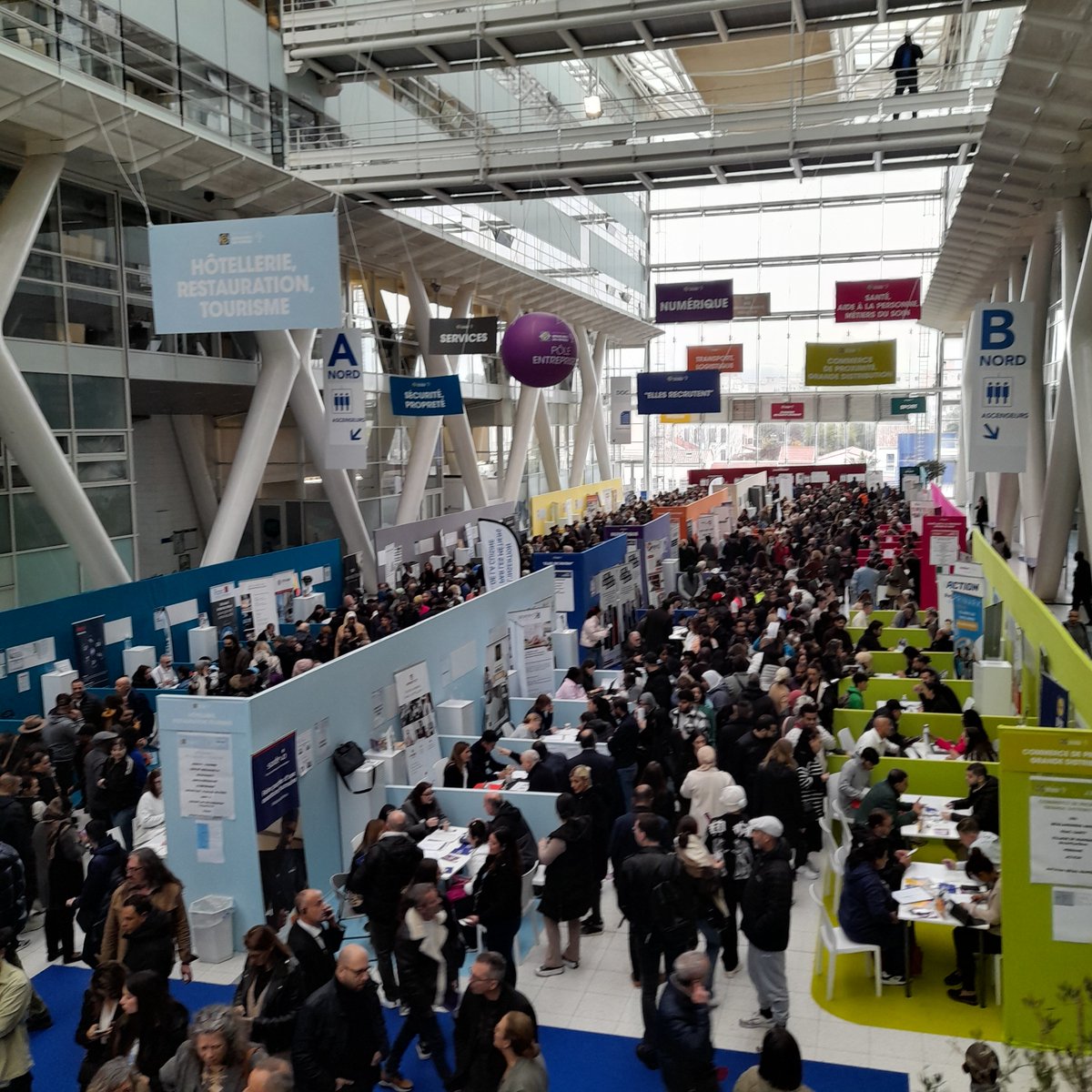 #AvecPoleemploi et <a href="/departement13/">Département des Bouches-du-Rhône</a> journée pour l'emploi. Des ateliers PIX EMPLOI et MES EVENEMENTS EMPLOI sont à votre disposition pour faciliter votre recherche d'emploi