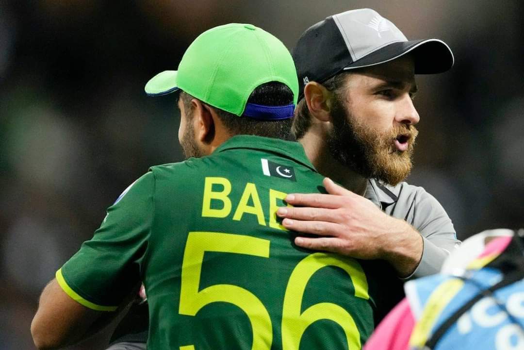 awanmt's tweet photo. Williamson fails multiple times in knockouts with a balanced team - People call him unlucky.

When Babar failed in knockouts even with a young team - People bashed him that he’s not captaincy material.

THE END OF THIS HYPOCRISY as Babar is no more the captain. Feeling relaxed ! https://t.co/YSSGOg5Etu