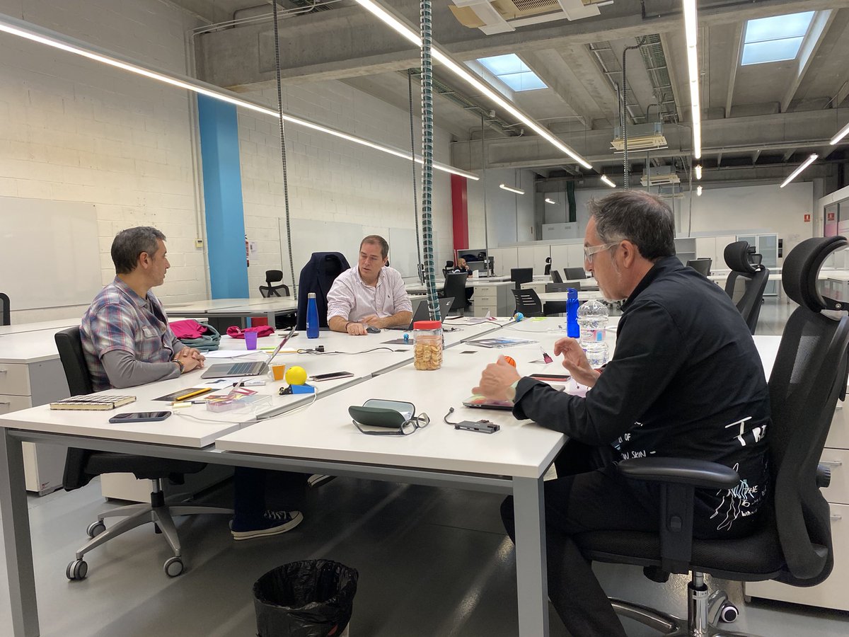 Enllestint els últims detalls per l’ #afterwork d’aquesta tarda 😎

Desafiarem les teves creences amb l’ #IA Sigues part d’aquesta (RE)evolució educativa 👏🏼 T’esperem!! 🚀

🕒 15:00 a 18:00 
📍<a href="/FundacioBofill/">Fundació Bofill</a> (c/Girona, 34, Barcelona) 
🎟️ lc.cx/pjM6tK

#atheneaedu #IA