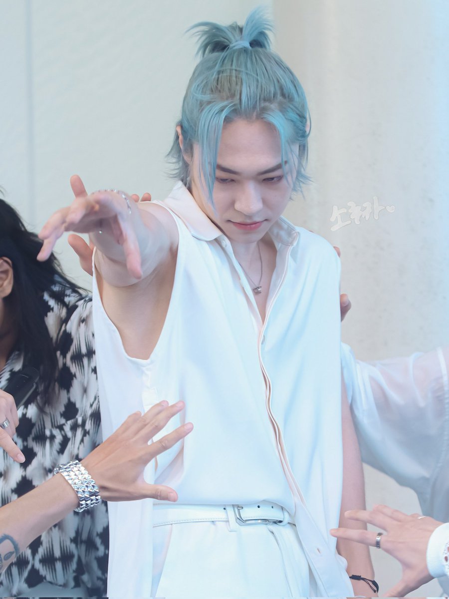 solka_22's tweet photo. 230702 아리오 하시모토 1부
컷인으로 귀여운 현수군이 들어온다 ~!
#윤솔 #YUNSOL #니크 #NIK
【#Turning_Point #Morse_Code 릴리스 이벤트】
📹️PB7の3人と ^^ https://t.co/WUoxQ0BDDr