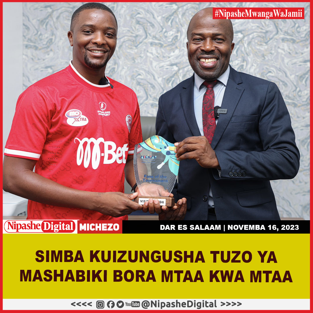 Nipashetz's tweet photo. #MICHEZO MTENDAJI Mkuu wa Klabu ya Simba, Imani Kajula akikabidhi Tuzo ya Mashabiki Bora wa AFL 2023 kwa Meneja wa Habari na Mawasiliano, Ahmed Ally kwa ajili ya kuipeleka kwa mashabiki wa Simba mtaa kwa mtaa.

#SimbaPress 
#NipasheMwangaWaJamii #NipasheHabari https://t.co/ruN90AH2Q8