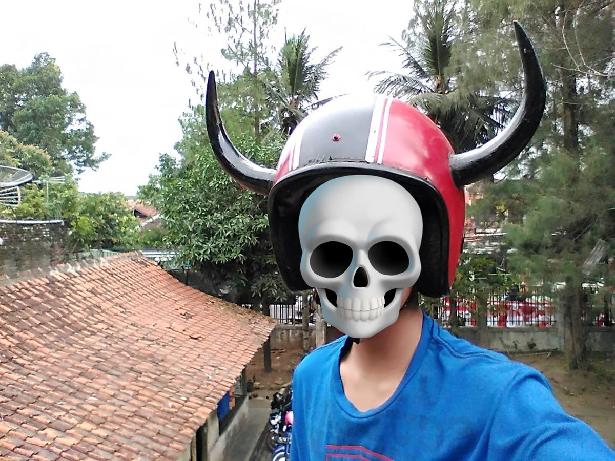 da_n_dy's tweet photo. “coba tunjukin foto kamu pas lagi pake helm”

bobotoh https://t.co/uBDFYQOITC
