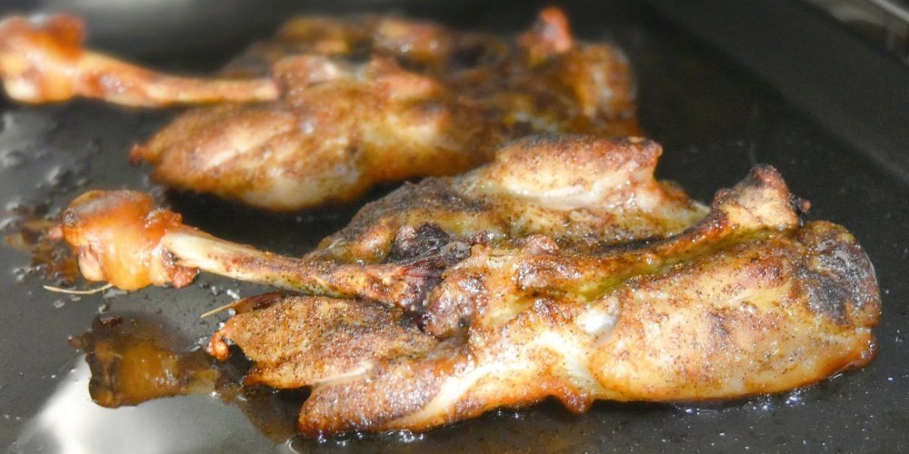 お疲れ様です！
今日は待ちに待った #ボジョレー解禁 日🍇！
おつまみに何を合わせるか決まりましたか😊？
美味しくボジョレーを飲むために午後も頑張りましょう🫶
#企業公式がお疲れさまを言い合う 
#企業公式相互フォロー 
#企業公式冬のフォロー祭り