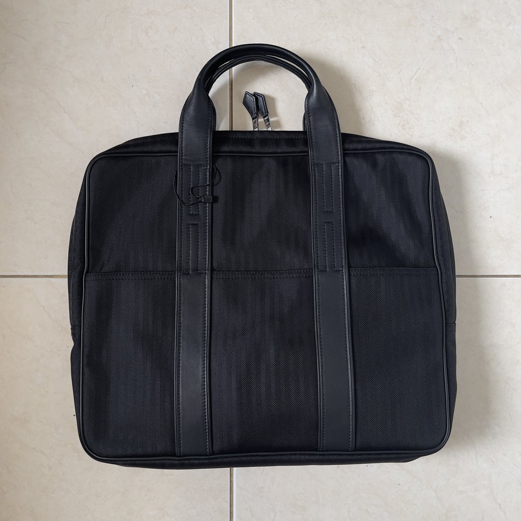 ArataPreloved's tweet photo. Tas Laptop Hermes Cowok Travel Mirror - Brand New

! FIRST PAY FIRST GET !

Condition: Brand New
Location: Kokas
Price: IDR Rp.499,900

[ Koleksi Pribadi ]

https://t.co/iU2KZpseuH

#ArataPreloved #tas #taskerja #taslaptop #tastravel #hermes #tashermes #tashermesmurah https://t.co/JwBaNfC7H5
