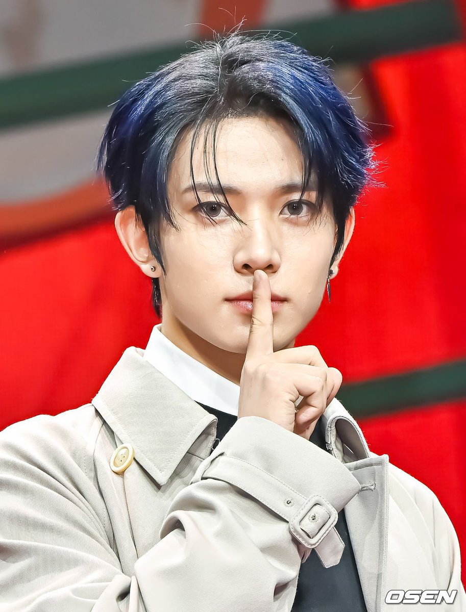 hambihee7's tweet photo. SKSKSKEKD BIAS AND BIAS WRECKER FOR A REASON 😩 https://t.co/ue96j9KojY