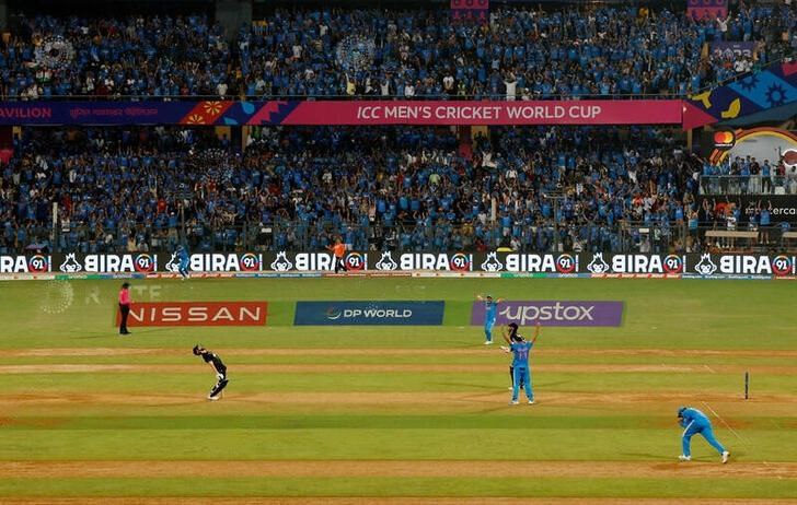 Agony for some, ecstasy for others. (📷 - Reuters).

- The greatest cricketing picture...!!!