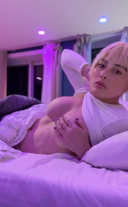 Crawl in and let me pet your head to sleep ✨ https://t.co/z2jb5P6MCe