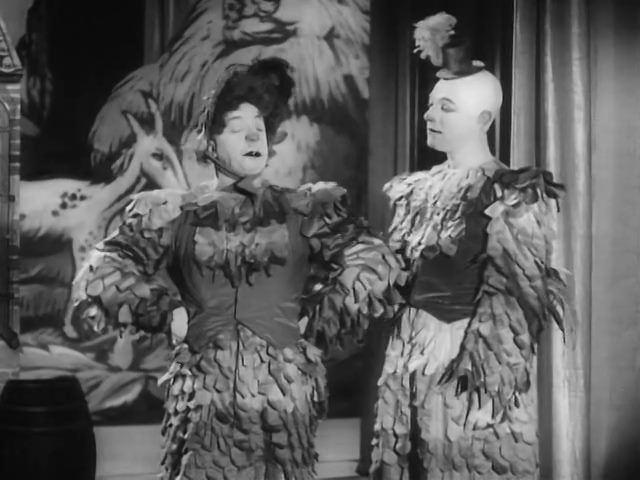 TalkingPicsTV's tweet photo. Ready for a CAVALCADE OF VARIETY (1941) 6:30am #PeterBrough #ArchieAndrews #ShermanFisherGirls #BillyCotton musical variety #TPTVsubtitles https://t.co/PBbF2YDakR