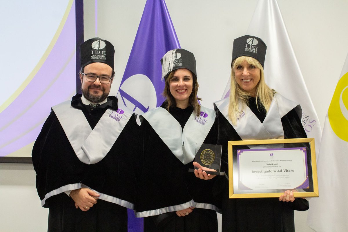 GroppiTania's tweet photo. #doctoradohonoriscausa @AcademiaIDH un dia increible @IreneSpigno @unisiena @dipecsiena https://t.co/CLlONQzZk9