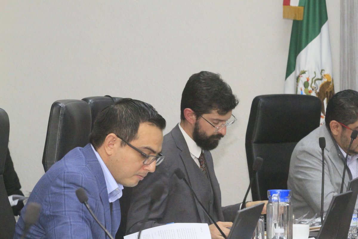 TVN_Veracruz's tweet photo. En sesión extraordinaria, el OPLE  aprobó por unanimidad la distribución de pautas para la transmisión en radio y televisión de los mensajes de Partidos Políticos y Candidaturas Independientes, para los periodos de precampaña, intercampaña y campaña

https://t.co/QgDZTZE75P https://t.co/DL1dZxR20y