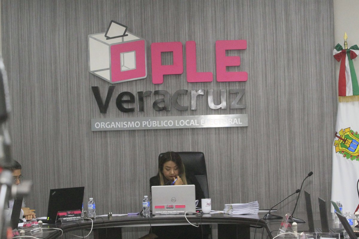 TVN_Veracruz's tweet photo. En sesión extraordinaria, el OPLE  aprobó por unanimidad la distribución de pautas para la transmisión en radio y televisión de los mensajes de Partidos Políticos y Candidaturas Independientes, para los periodos de precampaña, intercampaña y campaña

https://t.co/QgDZTZE75P https://t.co/DL1dZxR20y