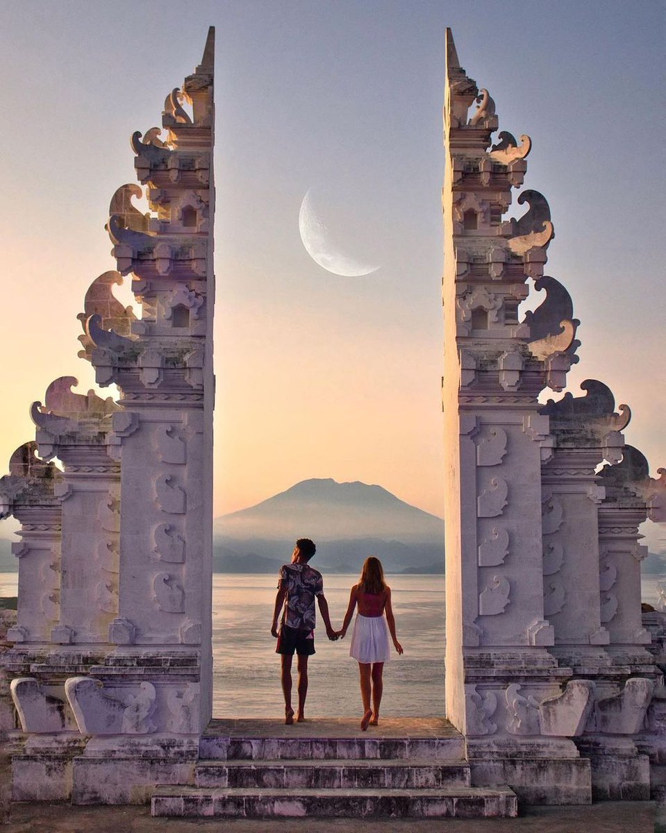 wonderfulid's tweet photo. Watch the sunset with your loved one at Bali's "Gateway to Heaven"! 🌅💕
A moment at Pura Lempuyang, with Mount Agung views, is pure magic.
📷: @balidaily
#WonderfulJourney #BaliMagic #RomanticSunsets #WonderfulIndonesia https://t.co/C0bihI8tol