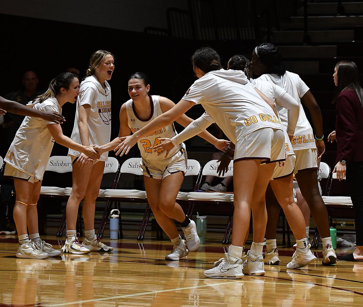 All the feels tonight after cashing in 31 team assists and winning our first home game 98-45 ❤️‍🔥 #GULLS