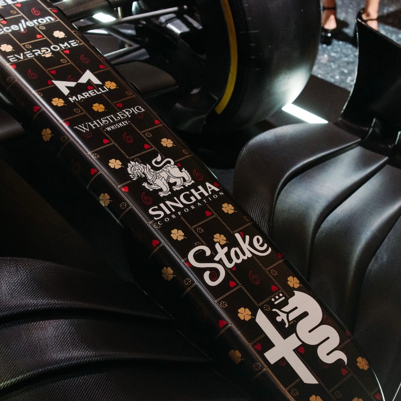 audif1_'s tweet photo. Presenting the C43’s special look. 🤩✨

Inspired by the Entertainment Capital of the World, this special livery is a nod to one of Las Vegas’s most famous activities, with special touches on its standout red, black and gold playing cards. ♥️

Read more below. ⬇️

#LasVegasGP #F1