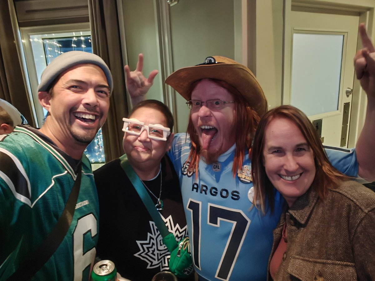 CFLFansToronto's tweet image. Awesome time at the Wednesday meetup with #CFLFamily! @ticatfan @BearPawChris @djslessor11 @GingerArgo17 @RiderCharm @Stevecoady416 @adamgosse @dponticelliTV @DougB519 @JaniceOwen @CliffyD @chayglass @Corey_A_Proctor @wally_walker @lstewy @RealAlexD #GreyCup #PullTogether