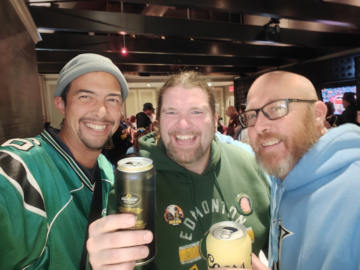 CFLFansToronto's tweet image. Awesome time at the Wednesday meetup with #CFLFamily! @ticatfan @BearPawChris @djslessor11 @GingerArgo17 @RiderCharm @Stevecoady416 @adamgosse @dponticelliTV @DougB519 @JaniceOwen @CliffyD @chayglass @Corey_A_Proctor @wally_walker @lstewy @RealAlexD #GreyCup #PullTogether